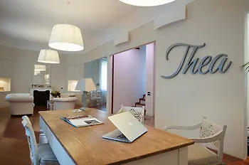 Thea מלון מונצה